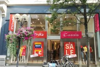 Commercieel gebouw te huur, gelegen in het centrum van Turnhout.Dit pand heeft een opp. van 320 m² + kelder 130 m².De maandelijkse huurprijs bedraagt...