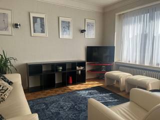 Volledig gemeubeld appartement po 2de verdieping. Residentiële buurt met openbaar vervoer op wandelafstand.Grote living met parket - slaapkamer voor...