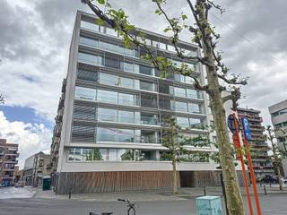 Gerenoveerd appartement in het centrum van Roeselare. De indeling is als volgt: Inkom met ingemaakte kast, leefruimte met terras + zicht op de...