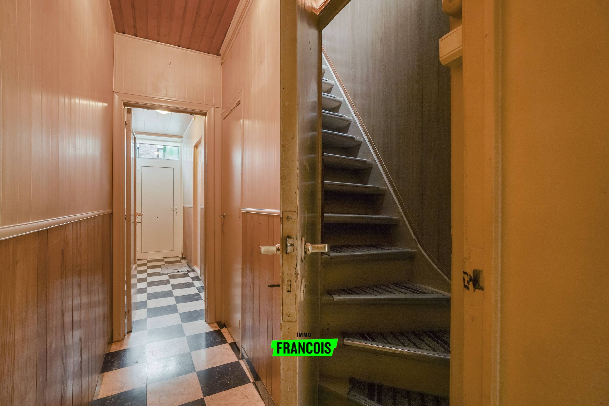 Halfopen woning met zij-uitweg en zuidgerichte tuin op topligging in Poperinge. - foto 5