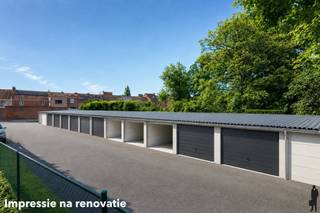 <strong>TE HUUR: 5 autostaanplaatsen &amp; 8 garageboxen <br />Huurprijs per staanplaats: 80 EUR per maand <br />Huurprijs per garagebox: 110 EUR per maand <br />Beschikbaar: 01/08/2026<br /><br /></strong><span>Beschrijving:</span><br />
<p><span>De 5 autostaanplaatsen en 8 garageboxen gelegen aan de Antoine Coppenslaan te Turnhout zijn vanaf augustus 2026 beschikbaar. Dankzij de centrale ligging geniet u hier van een vlotte bereikbaarheid naar het centrum van Turnhout, de Ring, het station en verschillende invalswegen. Daarnaast bevinden winkels, supermarkten, horecazaken en recreatiemogelijkheden zich op korte afstand. </span><span>De autostaanplaatsen worden aangeboden aan 80 EUR per maand en de garageboxen aan 110 EUR per maand. </span><span>Er wordt een elektriciteitsvoorziening aangelegd, waardoor het mogelijk wordt om laadpalen te installeren. Daarnaast wordt het dak van de garageboxen volledig vernieuwd. De bestaande poorten worden verwijderd, waarbij sommige garageboxen worden uitgerust met nieuwe poorten en andere als praktische carports zullen functioneren.<br /><br /></span><span>Een bijkomend voordeel is de vlotte toegankelijkheid van het terrein. De toegangsweg zal bereikbaar zijn via zowel de </span>Tichelarijstraat<span> als de </span>Antoine Coppenslaan<span>, waar een nieuwe toegang wordt voorzien naast parkeerplaats 15.<br /><br /></span><span>Ideaal voor buurtbewoners, pendelaars of zelfstandigen die op zoek zijn naar een centraal gelegen parkeer-, opslag- of stallingsmogelijkheid in Turnhout.</span></p>