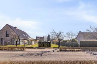 Prachtig stuk bouwgrond (+- 661m²) voor open bebouwing gelegen in een kindvriendelijke buurt. De bouwgrond is reeds verkaveld en de...