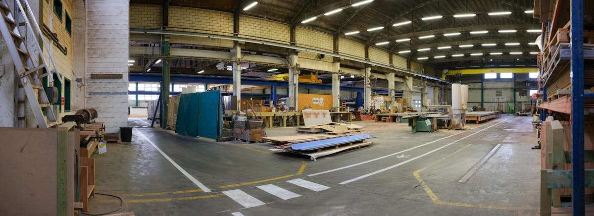 Industriële site gelegen op het kruispunt van R4 en N9 - foto 3