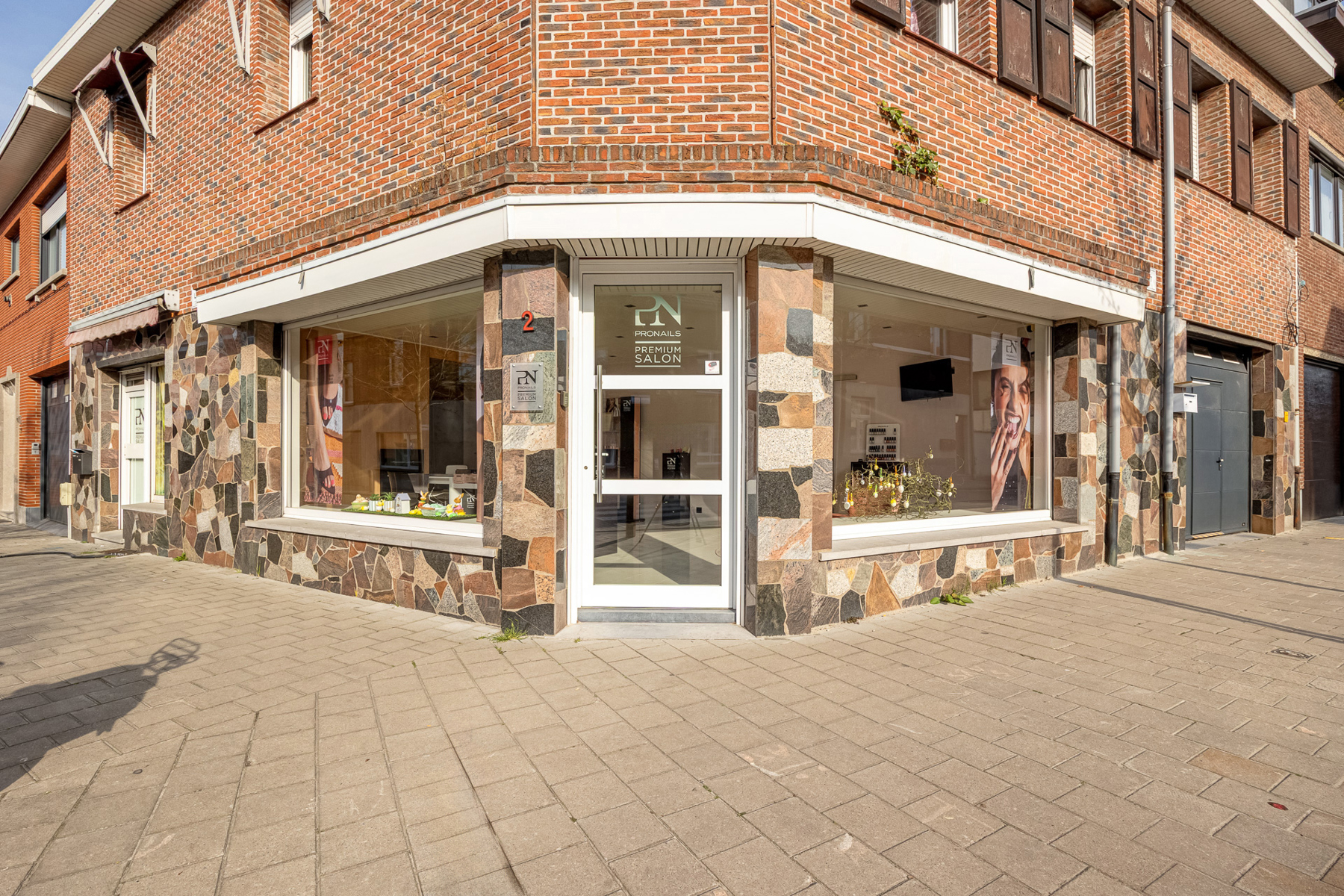 Gerenoveerd hoekpand met etalage en potentieel - foto 1