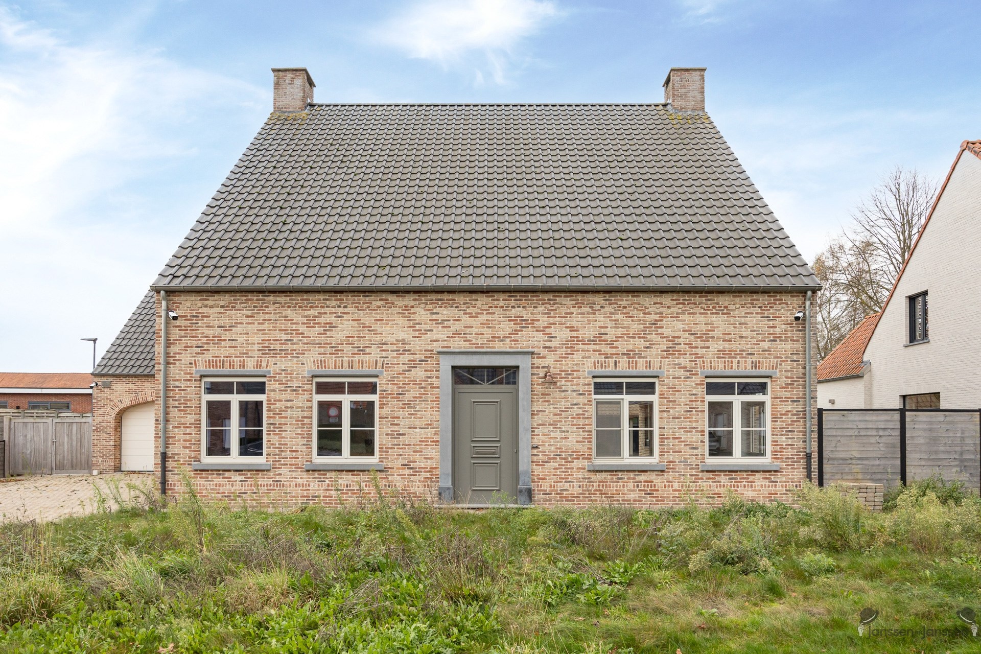 Ruime indrukwekkende gezinswoning met 6 slaapkamers in hartje Sint-Lenaarts. - foto 2