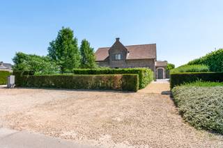 Deze villa bevindt zich op een royaal perceel van 1.924 m² en biedt een doordachte indeling met een woonoppervlakte die indruk maakt. Bij het...