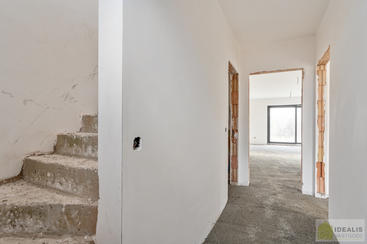 PRACHTIGE NIEUWBOUWWONING (GRONDAANDEEL €116.000,00 + 12% REGISTRATIERECHTEN EN CONSTRUCTIE € 277.000,00 + 21% BTW) MET EEN HEERLIJK LICHTRIJKE WOONKAMER MET OPEN KEUKEN MET AANSLUITEND BERGPLAATS, BUREEL, INPANDIGE GARAGE, 3 SLAAPKAMERS, EEN RUIME BADKAM - foto 5