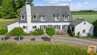 RUMMEN – Authentiek landhuis op idyllisch domein van 66a99Op zoek naar rust, ruimte en karakter? Dit unieke landhuis, verscholen tussen de velden en...