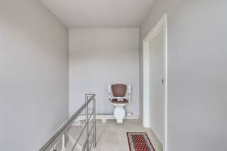 Voor meer info of een bezoek, bel 054 69 39 37 - In het centrum van Denderleeuw bevindt zich dit instapklaar appartement met een...