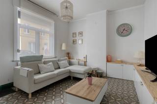 Charmante maison familiale rénovée avec jardin ensoleillé et garage. Imaginez-vous vivre dans une maison de ville pleine de caractère, combinant le...