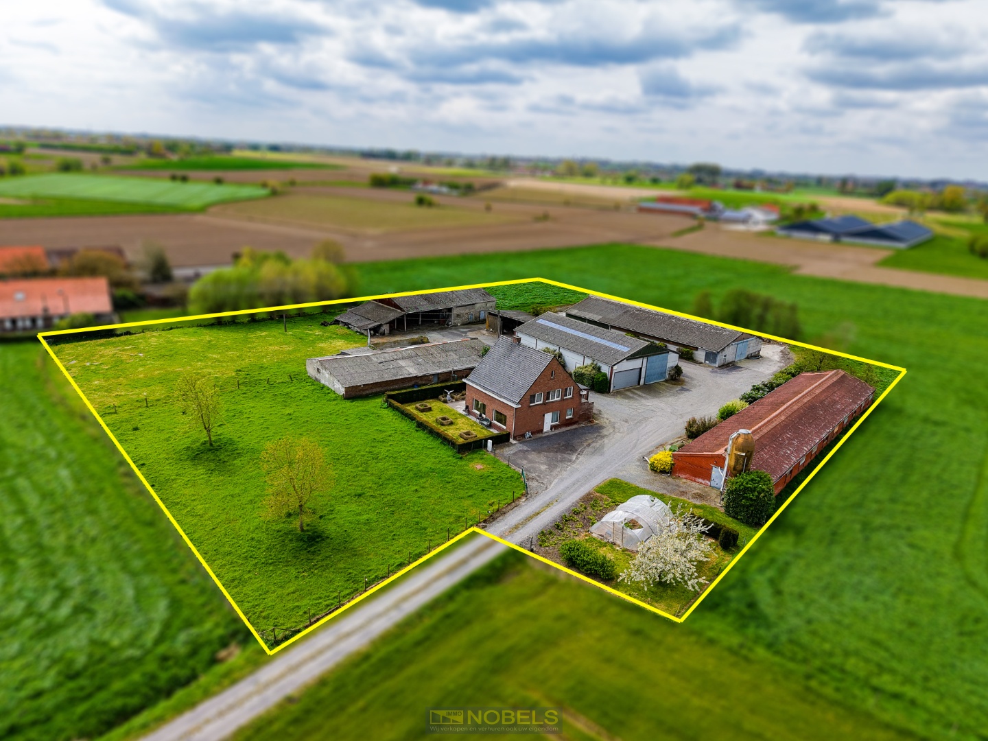 Te koop, Landelijk gelegen hoeve met bedrijfsgebouwen en uitbreidingsmogelijkheden te Vinkt (Deinze)! - foto 1