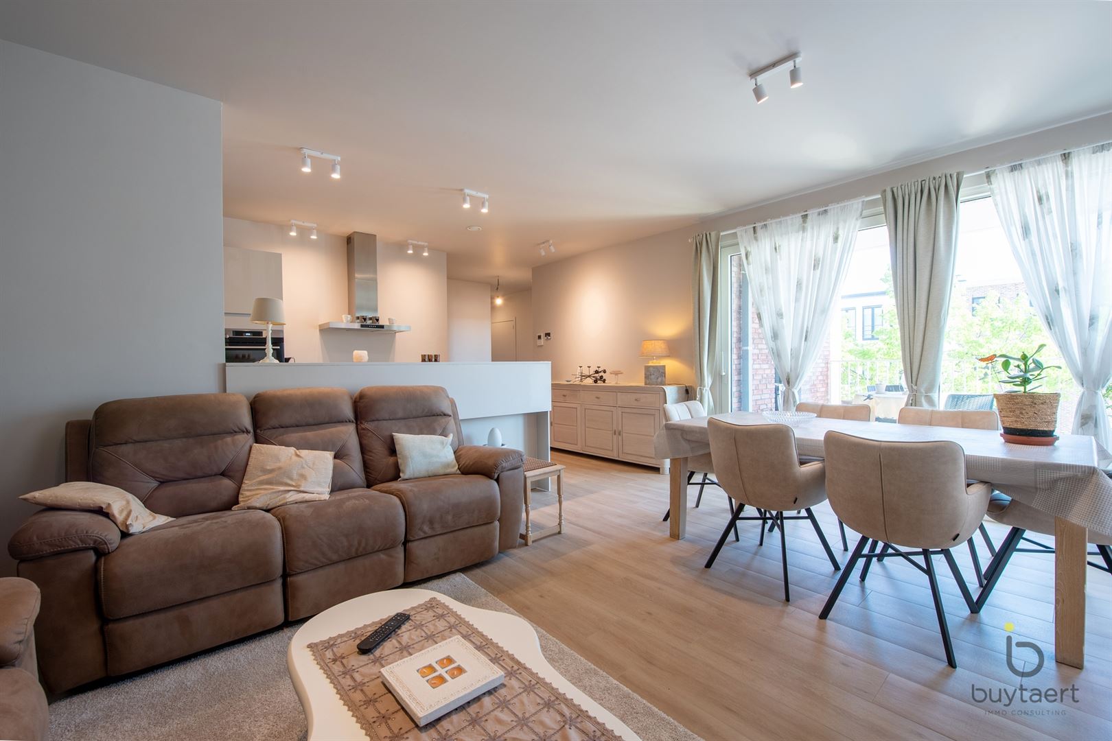 Recent 3 slaapkamer appartement met gezellig terras te Sint Antonius. - foto 3