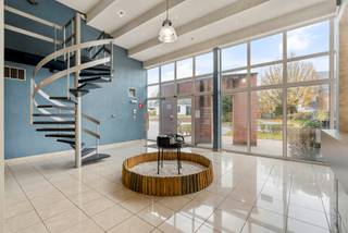 Bedrijfsgebouw - groot ong. 2280m² - met woonst - groot ong. 300m². Vlotte verbinding met centrum Sint-Truiden en Tienen, vlakbij de N80 Hasselt...