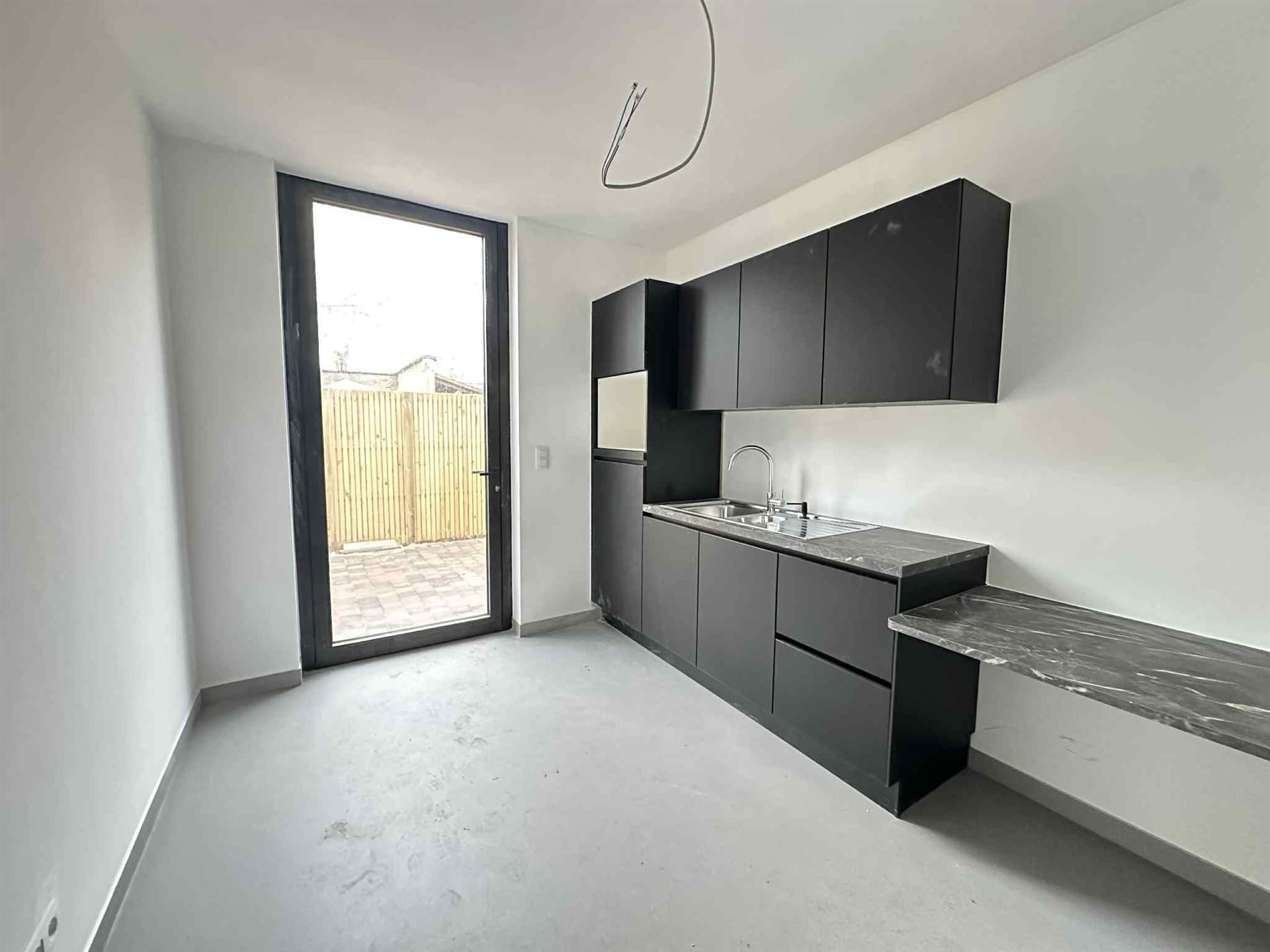 Handelspand op centrale locatie met parkeergelegenheid. - foto 4