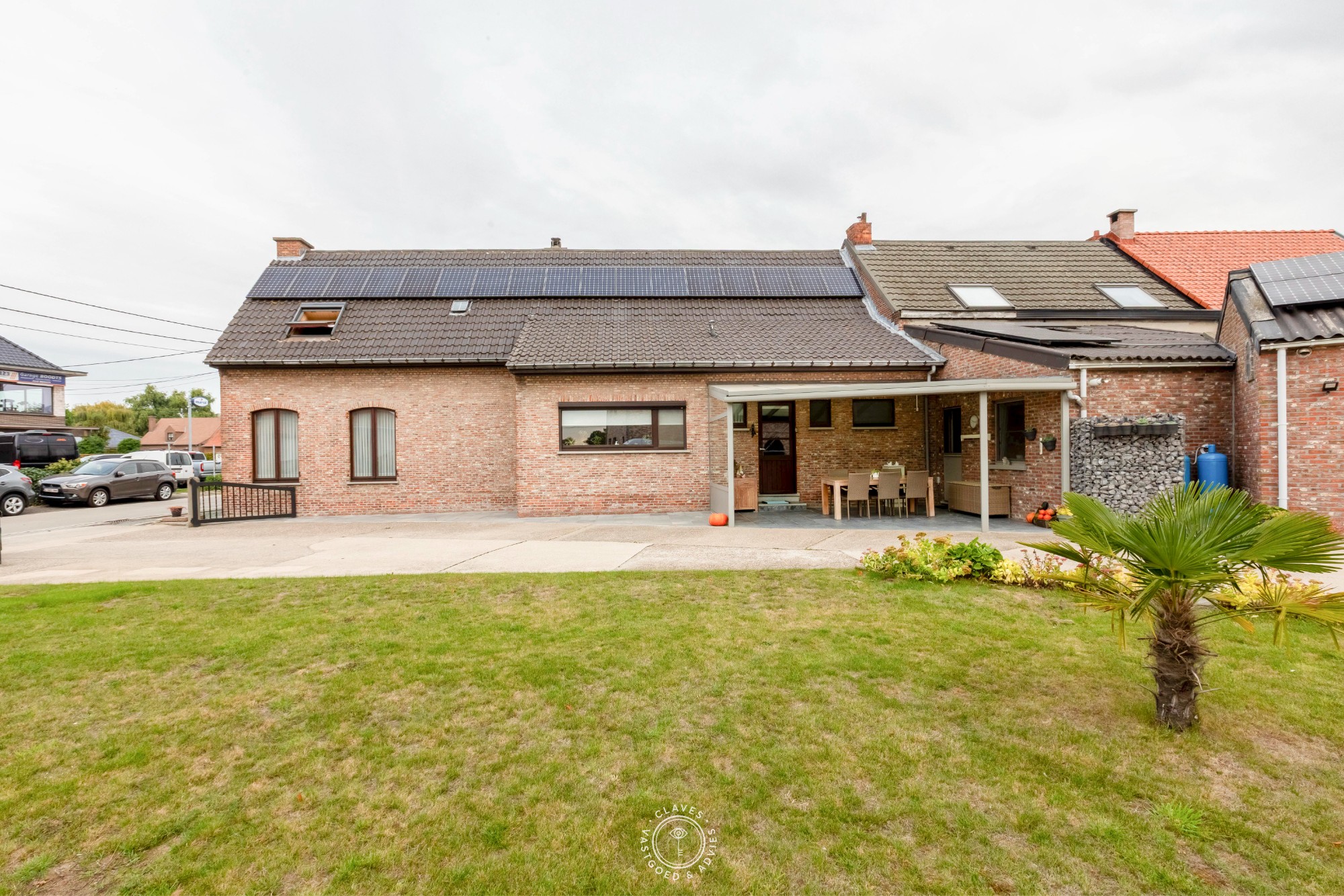 Charmante en ruime woning met 4 slaapkamers en 3 garages - foto 2