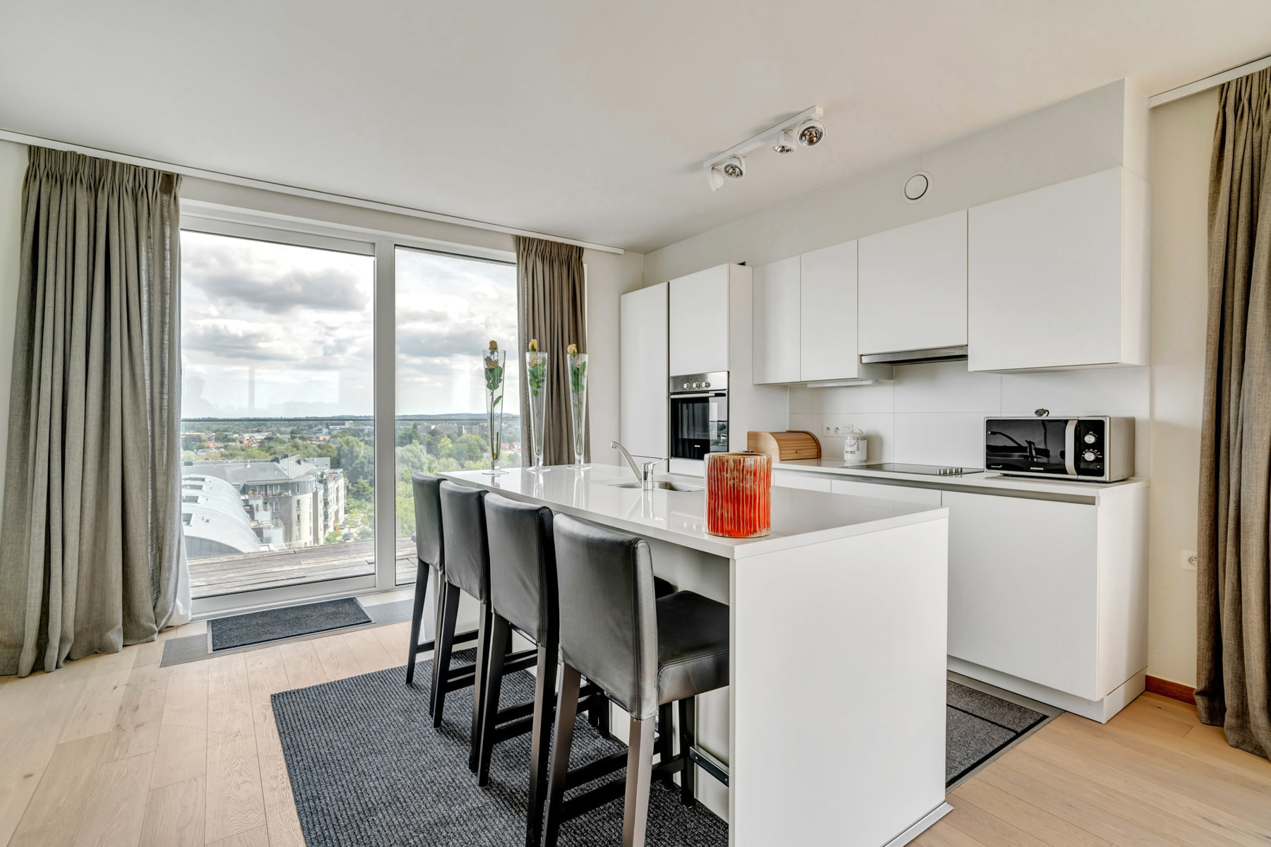 Apartment for rent in Woluwe-Saint-Lambert with 4 bedrooms - photo 5