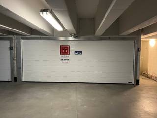 Dubbele gesloten garagebox op niveau -1 gelegen langs de Kustlaan tussen het Albertplein en het Driehoeksplein.Zeer gemakkelijk toegankelijk en...
