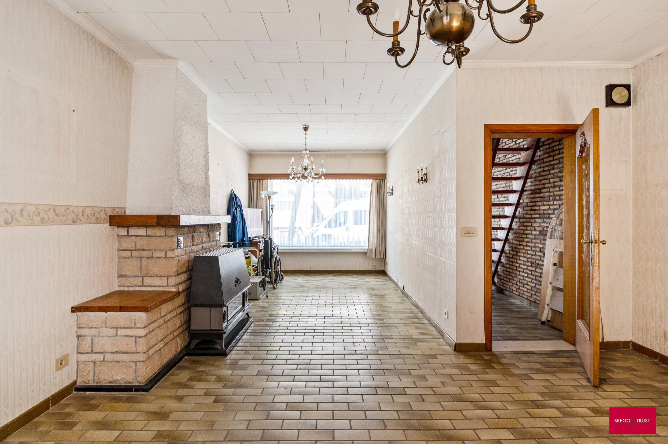 Te renoveren rijwoning met ruime tuin in Turnhout - foto 2