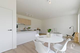 Un habitat luxueux et économe en énergie avec vue sur la verdure, à deux pas de Gand Cette résidence est idéalement située à proximité de plusieurs...