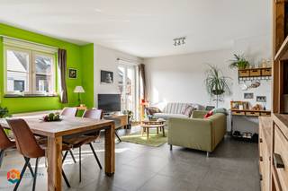 Op een aangename en rustige ligging in Booischot bevindt zich dit charmante appartement met twee slaapkamers, een terras, tuin en...