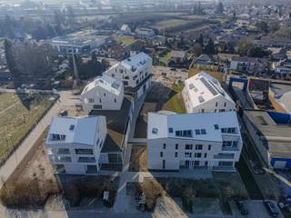 Nieuwbouwproject ‘Elegant Wonen’ biedt een aangename woonomgeving met een centrale binnentuin, in het bruisende Sint-Truiden. In dit nieuwbouwproject in afwerkingsfase hebben we nog enkele prachtige penthouses te koop! F301 bijvoorbeeld heeft een bewoonbare oppervlakte van maar liefst 133m2, beschikt over 3 ruime slaapkamers en heeft 2 zeer aangenaam terrassen.<br /><br />Ook dit nieuwbouwpenthouse beschikt over een eigen warmtepomp en PV-panelen om zo uw energiefactuur tot een minimum te beperken. Een groot pluspunt als toekomstige woonst of duurzame en kwalitatieve investering!<br /><br />Voor meer informatie ontvangen we u graag ter plaatse of bij ons op kantoor om dit prachtige project tot in de puntjes toe te lichten. Bel nu Elien Mombaerts op het nummer 0470/38.21.30.