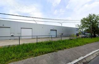 <p>Extra ruimte nodig voor stockage?<br /><br />Wij bieden een magazijn te huur aan: Unit 4 op de Rijkmaker (Rijkmakerlaan 1), met een bruikbaar oppervlak van 195m² en grote toegangspoort.<br /><br />Voor meer info, contacteer ons.<br /><br />Tel: 03/667 77 95<br />info@immodebacko.be</p>