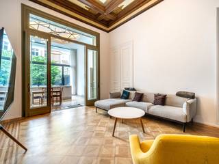 Gelegen in hartje Brussel, vlakbij het openbaar vervoer en winkels, op de begane grond van een herenhuis dat eind 2021 volledig gerenoveerd is,...