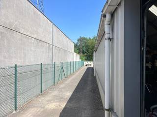 Along Wijgmaalsesteenweg in Wilsele, we offer for sale a well-maintained property consisting of a spacious storage or workshop area of...