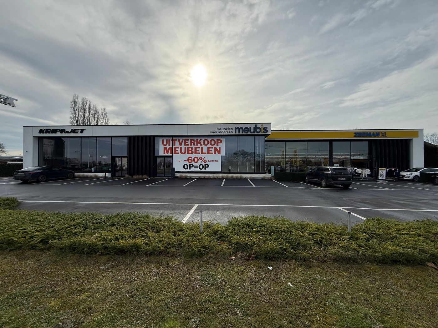 Showroom/handelspand van 655 m² te huur langs de Staatsbaan Maldegem - photo 5