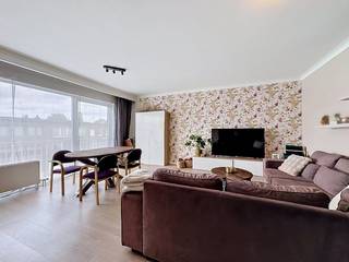 Dit instapklare 2-slaapkamerappartement biedt de perfecte balans tussen rust en centrale ligging. Dankzij de grote raampartijen geniet de...