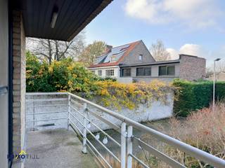 Dit appartement bevindt zich op de 1ste verdieping van een verzorgd gebouw en biedt een praktische indeling: een inkomhal met apart gastentoilet,...