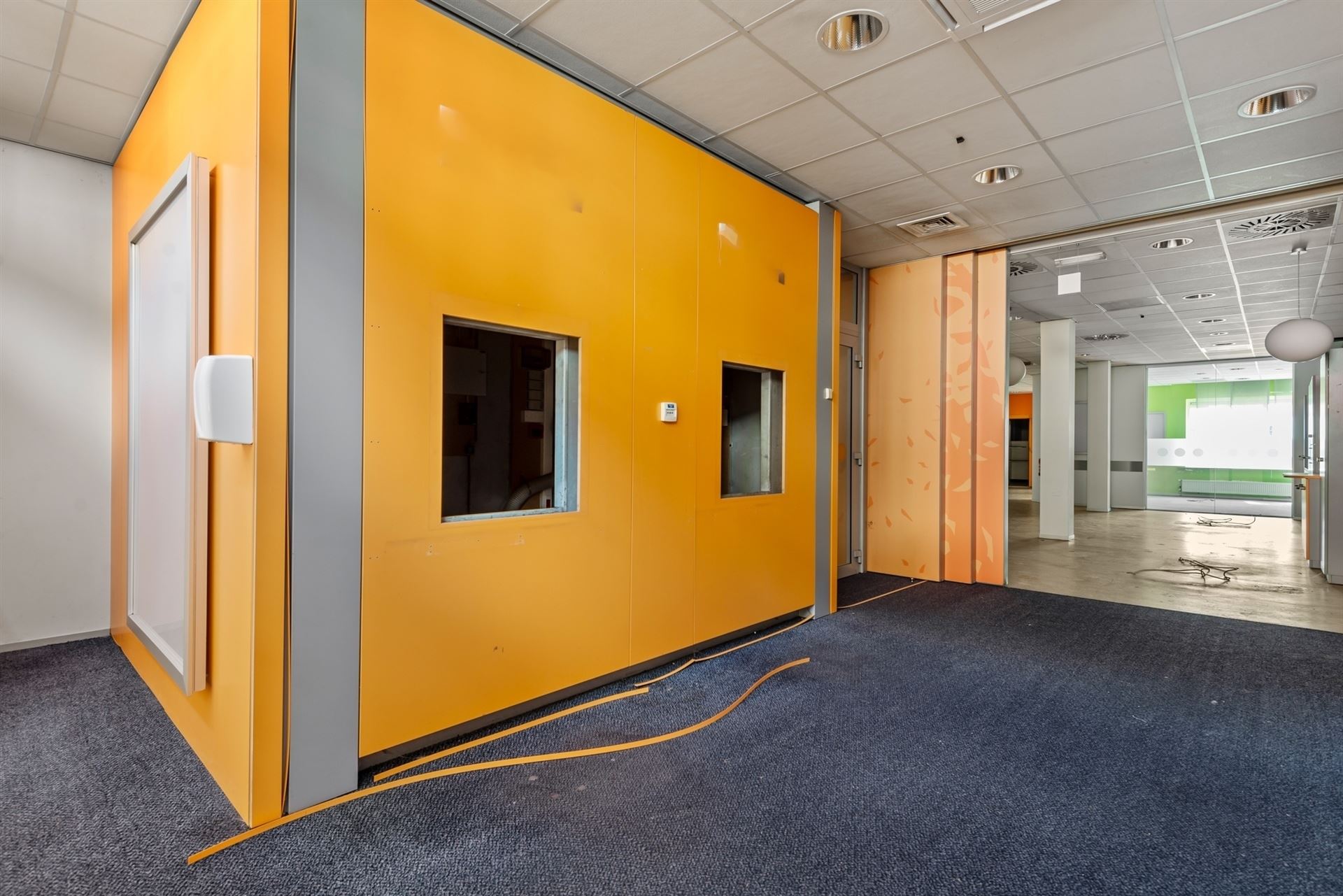 Unieke investeringskans: veelzijdig renovatieproject met uitstekende zichtbaarheid en parkeerplaatsen in Duffel's kernwinkelgebied - foto 4