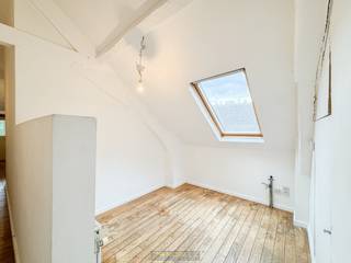 CHARMANT DAKAPPARTEMENT met HANDELS-/KANTOORRUIMTE (optioneel) in het HART van RONSE. Dit pand biedt dankzij zijn FUNCTIONELE INDELING en...