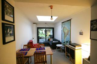 Deze op te frissen woning is gelegen in Heverlee op een rustige ligging en biedt tal van mogelijkheden.<br /><br />Indeling:<br /><br />We betreden de woning via de inkomhal met plaats voor vestiaire. Links van de inkomhal bevindt zich de badkamer met douche, toilet en enkel lavabo. Verder vinden we de open en geïnstalleerde keuken met aansluitend de woonkamer en eetkamer. De leefruimte kijkt uit op het aangename terras en de ruime tuin.<br /><br />Via de trap bereiken we de eerste verdieping. Hier bevindt zich en ruime slaapkamer en bureauruimte op de overloop. De zolderverdieping is te bereiken via een vaste trap, hier vinden we de 2de slaapkamer. <br /><br />Elektriciteit is niet conform. Niet-asbestveilig. EPC C. Verwarming is op aardgas, de verwarmingsketel werd in december 2025 vernieuwd. Het volledige dak werd in 2022 vernieuwd en geïsoleerd.<br /><br />Voor meer info of een bezoek ter plaatste, mag u ons steeds contacteren!