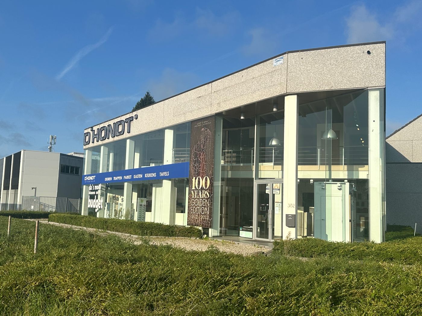 Veelzijdig Bedrijfsgebouw met Showroom, Opslag en Casco-ruimte – Te Huur in Sint-Pieters-Leeuw - foto 2