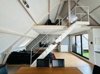 Welkom te Mariekerke.Dit hip en trendy appartement - gelegen in de Paardenstraat - staat te wachten op jou!Ga je met ons mee?We nemen de lift naar de...