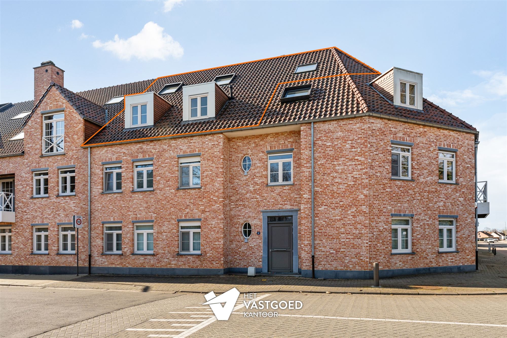 ZEER RUIM DUPLEX APPARTEMENT (158M²) MET 3 SLAAPKAMERS EN ONDERGRONDSE STAANPLAATS MET BERGING TE TESSENDERLO - foto 2