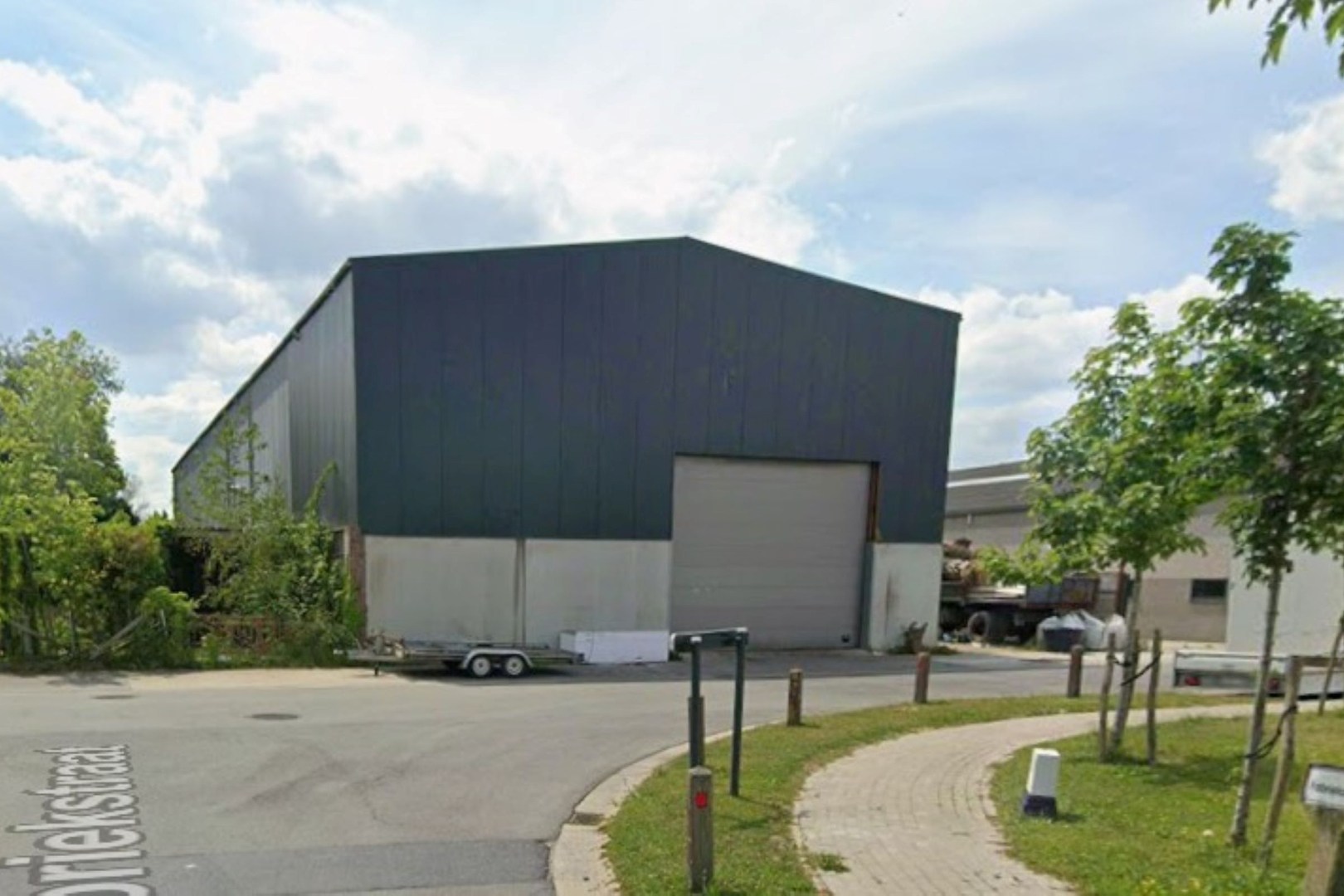 Recente loods van 768 m² op industrieterrein in Diksmuide - foto 1