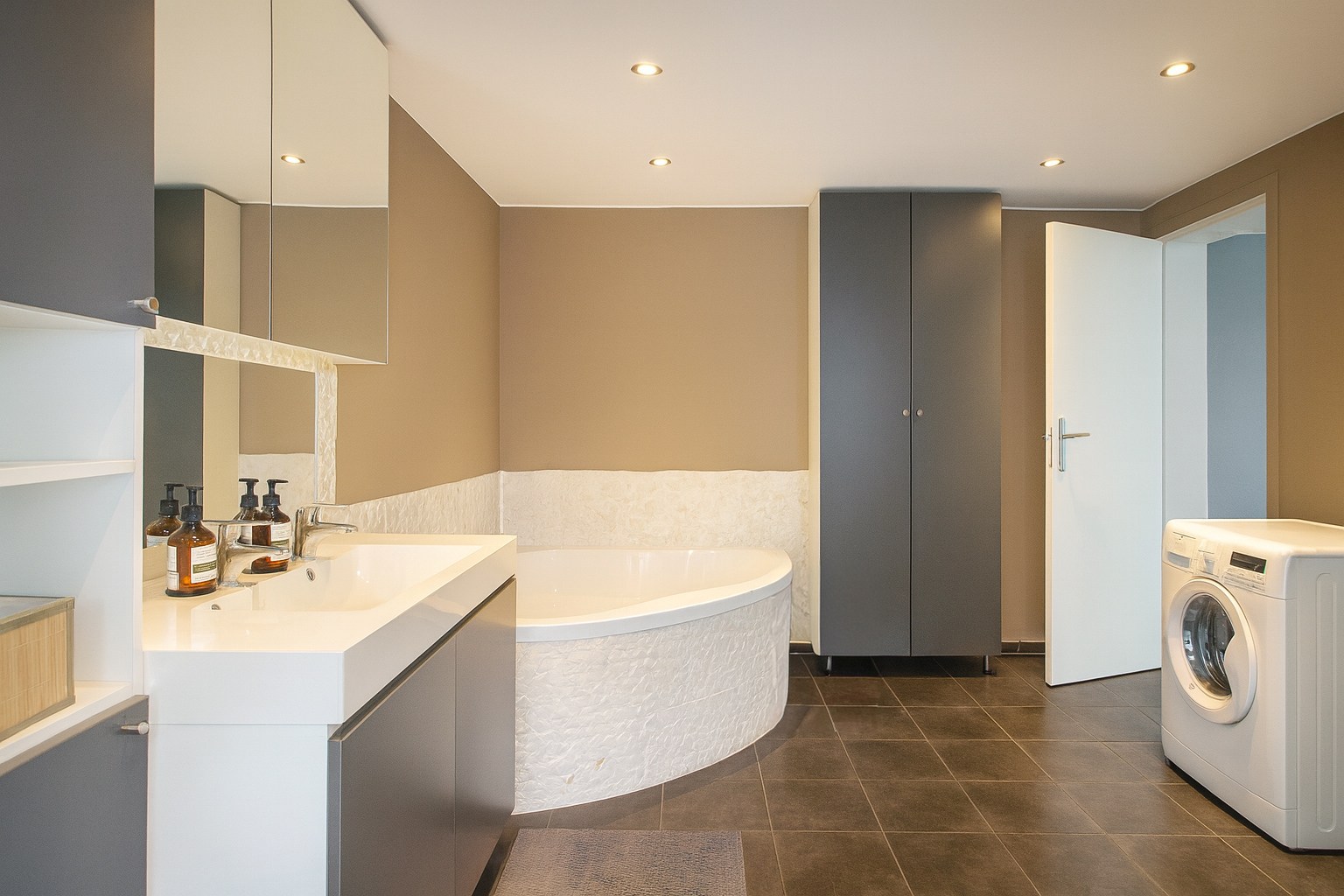 Unieke eigendom met woning, duplexappartement, magazijn en tuin op 508 m² gelegen te Burcht (Zwijndrecht)! - foto 5