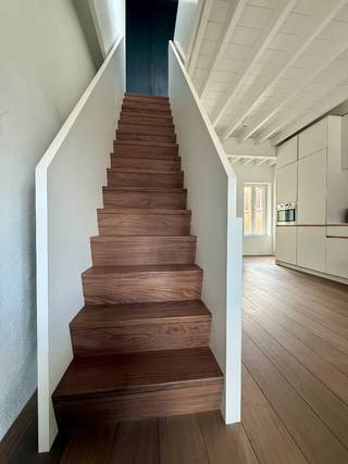 Te huur - GENT. Op zoek naar een stijlvol en ruim appartement in het centrum van Gent? Dit prachtig afgewerkt triplex appartement ligt...