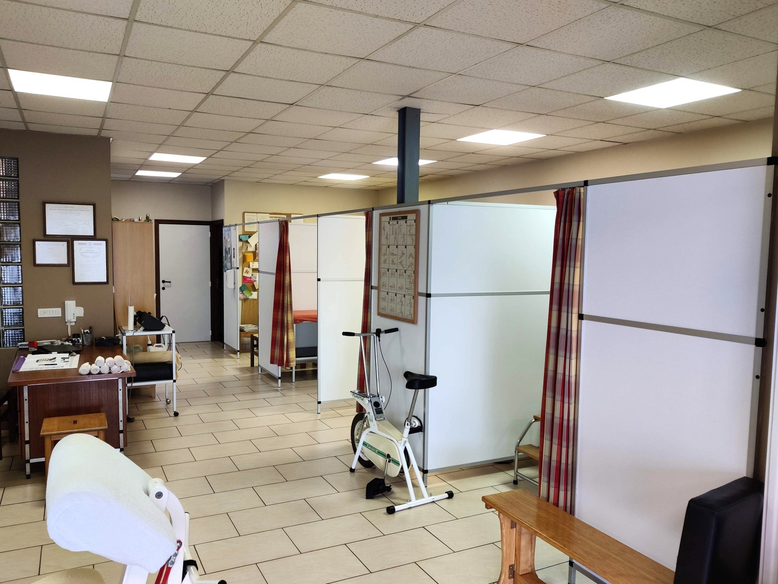 Handelsruimte / kantoorruimte met parking - foto 2