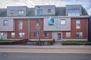 Instapklaar appartement met zonnig terras en garagebox in hartje LoenhoutEen centraal gelegen, lichtrijk, comfortabel en energiezuinig appartement in...
