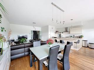 Appartement met drie ruime slaapkamers met zicht op het Groenevalleipark te Gent. Tevens een makkelijke verbinding naar het centrum van Gent, R4,...