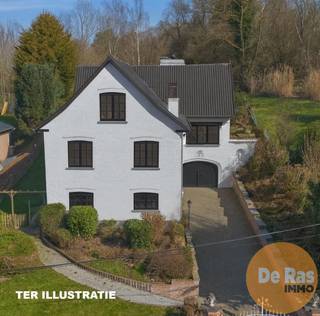 GERAARDSBERGEN - Ruime villa met vele mogelijkheden<br /><br />Deze ruime villa gelegen in een doodlopende straat te Geraardsbergen biedt vele mogelijkheden. Winkels, scholen, openbaar vervoer, enz zijn allen nabij. <br />Deze stevige en robuuste woning bestaat uit drie entiteiten. Op het gelijkvloers is er een aparte inkomhal met wachtruimte en apart toilet dat leidt naar een praktische polyvalente ruimte, deze kan dienst doen voor verschillende mogelijkheden (het uitoefenen van een vrij beroep, praktijkruimte, kinderopvang,...). <br />Ook een keuken, extra ruimte en een ruime inpandige garage met wasplaats behoren tot de gelijkvloerse verdieping. <br /><br />Het tweede gedeelte van de woning leidt naar de gezinswoning die bestaat uit een inkomhal, 3 slaapkamers, een badkamer, een zeer ruime leefruimte en een geïnstalleerde keuken die rechtstreeks toegang geeft tot de mooie tuin achteraan. <br />Een appartement met aparte toegang maakt deze woning compleet. Het appartement bestaat uit een leefruimte, keuken, badkamer, 3 slaapkamers en een terras met zicht op Geraardsbergen. Dit appartement kan dienst doen als kangoeroewoning, Air B&amp;B,....<br />Een ruime tuin met aangelegd terras zijn een extra troef!<br /><br />Troeven: gunstig epc, rustige maar toch centrale ligging, mooie tuin, mogelijkheden zijn legio,...<br /><br />Kortom: Bent u op zoek naar een woning die mogelijkheden biedt zoals koppelwoning, woon- en werk, praktijkruimte, kantoor, Air B&amp;B,... <br />Aarzel dan niet en ontdek deze zeer interessante woning! 053/60.65.60