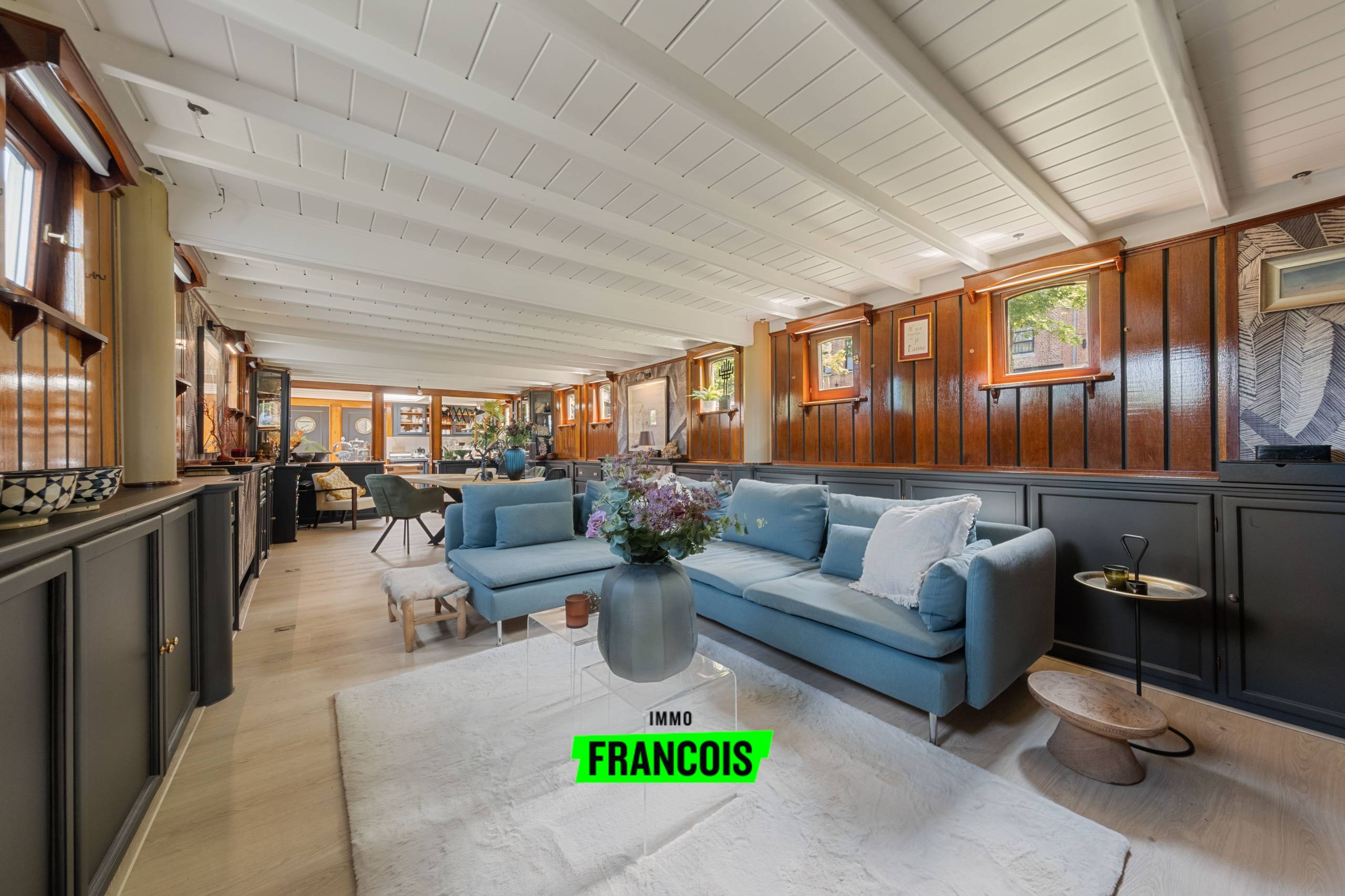 Karaktervolle woonboot met ligplaats op toplocatie te Brugge! - foto 2