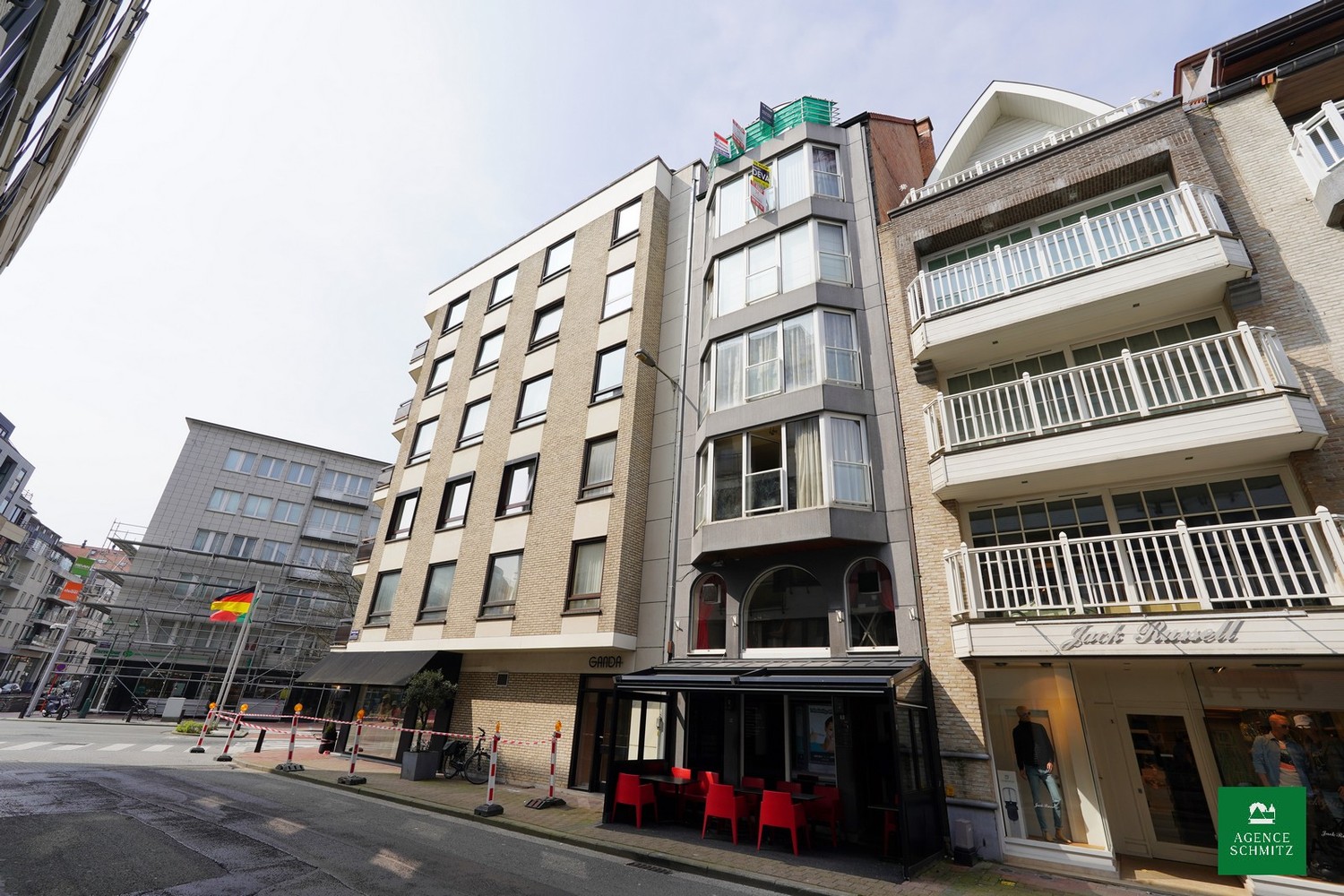 Mooi appartement met 1 slaapkamer gelegen aan de kruising van de Zoutelaan met de Lippenslaan. - foto 1