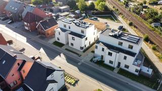 In woonproject Oriole vindt u dit mooi afgewerkte 3-slaapkamerappartement met een lichtrijke leefruimte, grote raampartijen en een...