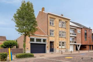 Te koop in Borgloon Ruim en karaktervol woonhuis met 5 slaapkamers.In het hart van het charmante Borgloon vindt u dit prachtige, deels gerenoveerde...