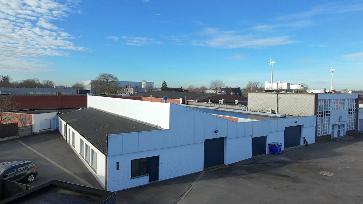 Warehouse of approximately 342m² centrally located in Izegem - photo 2