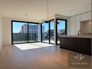 Dit appartement is onmiddellijk beschikbaar!Vaste kosten: € 170,00 per maand Provisie verwarming: € 80,00 per maandOndergrondse parkeerplaats:...